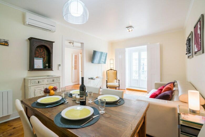 S�o Bento Authentic Apartment