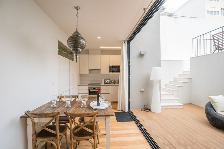 Gulbenkian 2 Bedroom Apartment With Private Garden