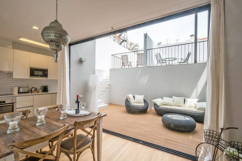 Gulbenkian 2 Bedroom Apartment With Private Garden