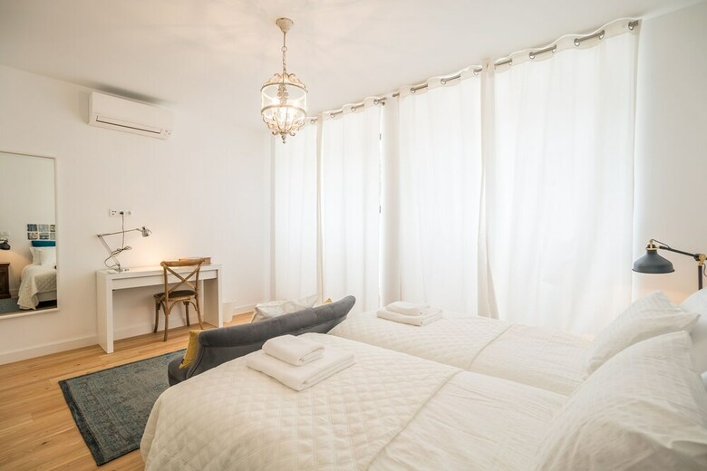 Gulbenkian 2 Bedroom Apartment With Private Garden