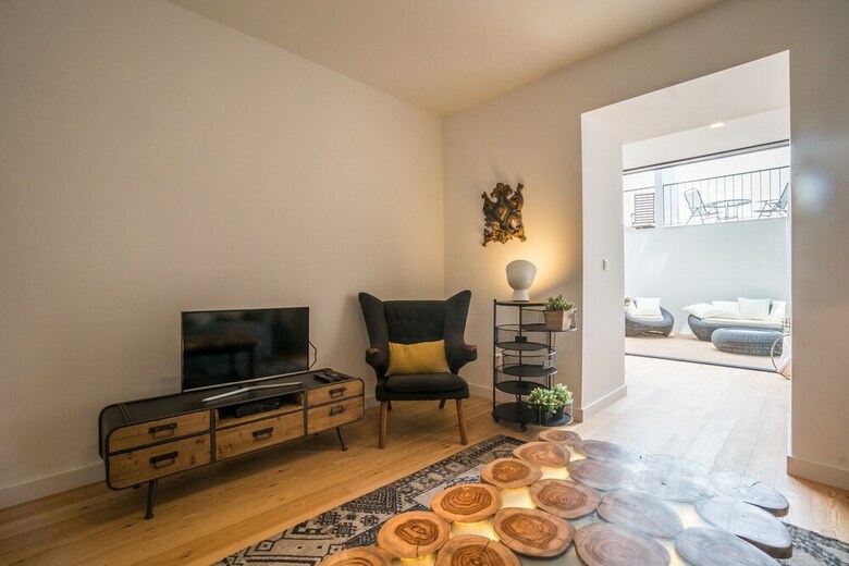 Gulbenkian 2 Bedroom Apartment With Private Garden