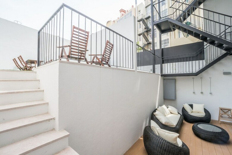 Gulbenkian 2 Bedroom Apartment With Private Garden