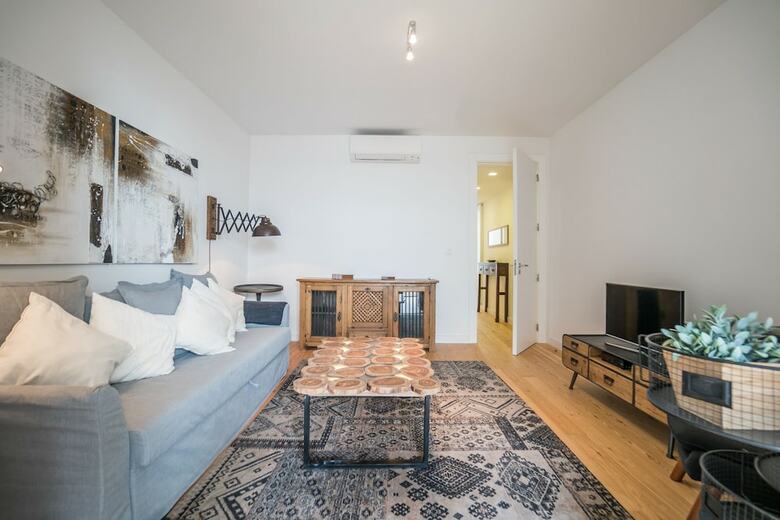 Gulbenkian 2 Bedroom Apartment With Private Garden
