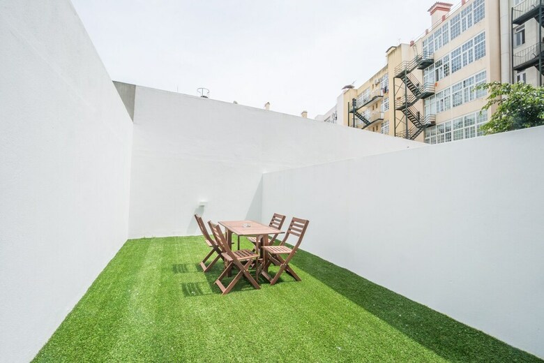 Gulbenkian 2 Bedroom Apartment With Private Garden