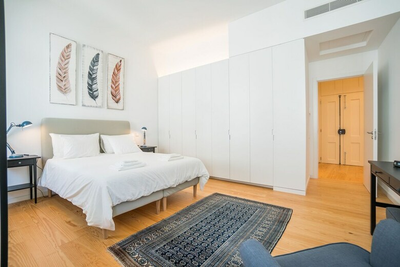 Spacious And Bright Apartment In Cais Sodre