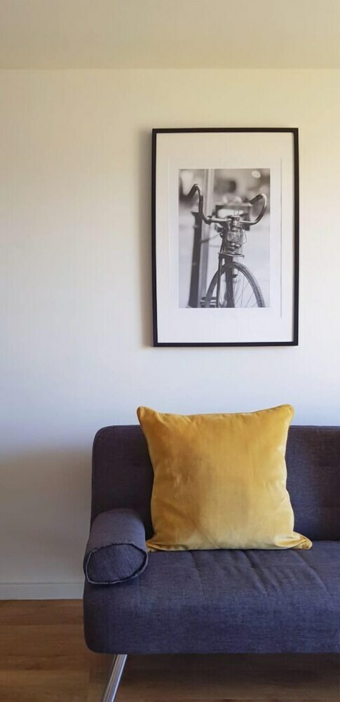Bright & Modern 2br Apartment Parking