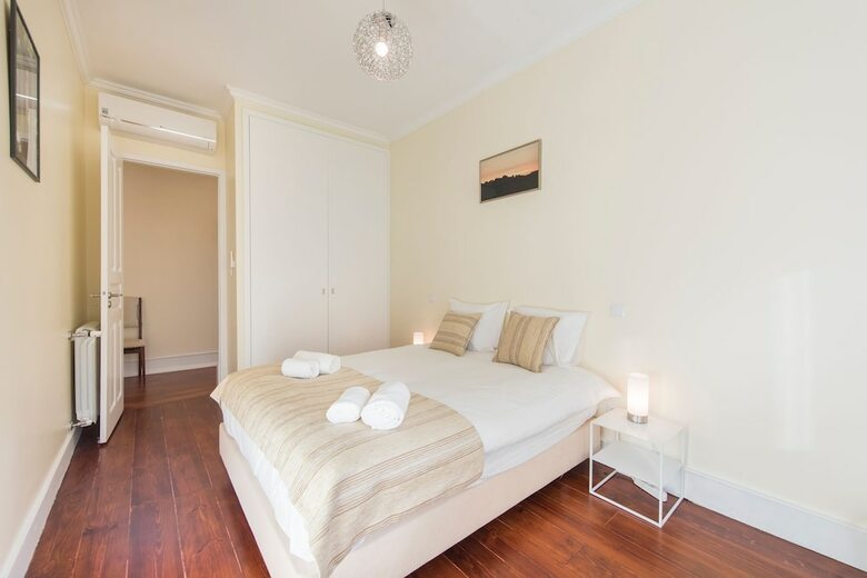Spacious Gra�a River View Apartment