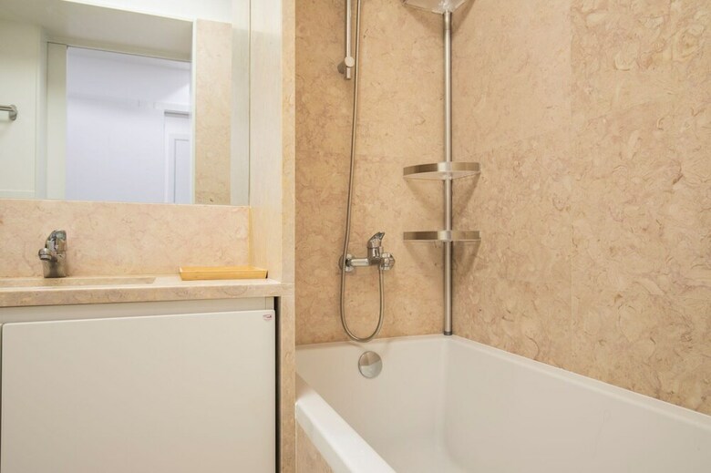 Trendy & Classic 2 Bedroom Apartment