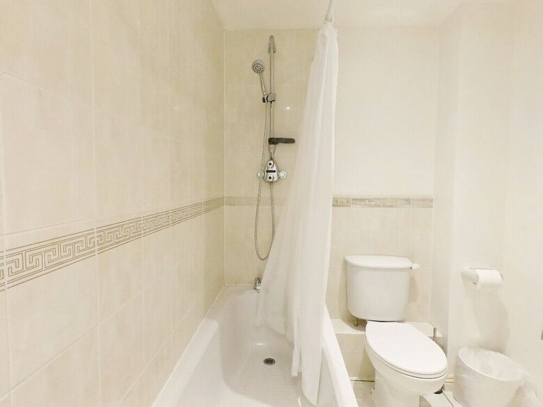 Central Spacious & Stylish Apartment