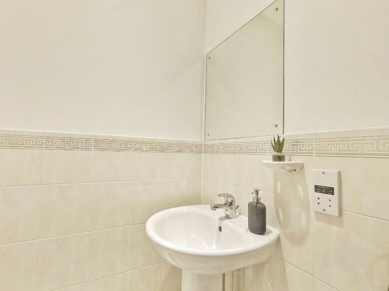 Central Spacious & Stylish Apartment