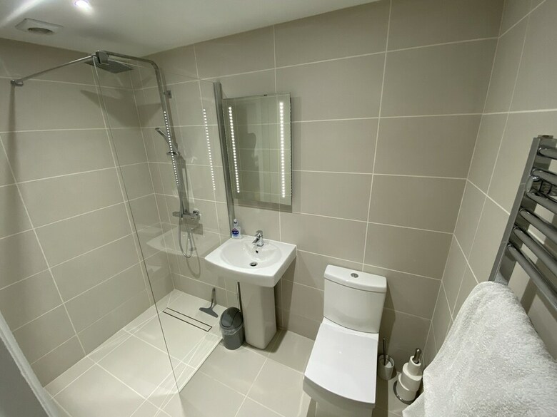 Ty Gwyn - 4 Bedroom Holiday Home