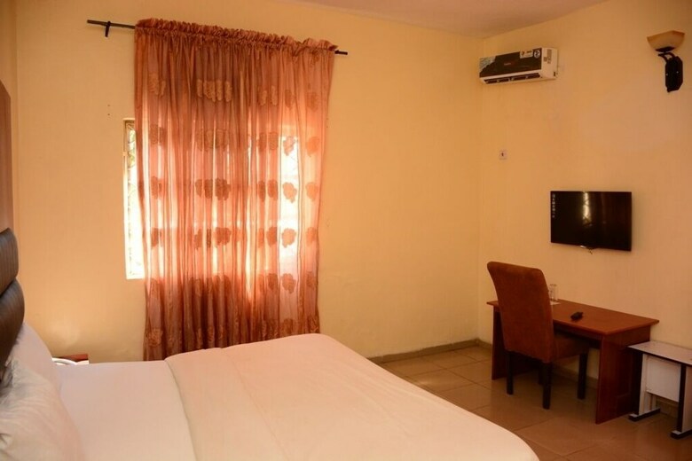 Ilon Crystalz Concept Hotel