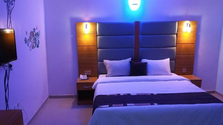 De'bliss Gold Hotel & Suite