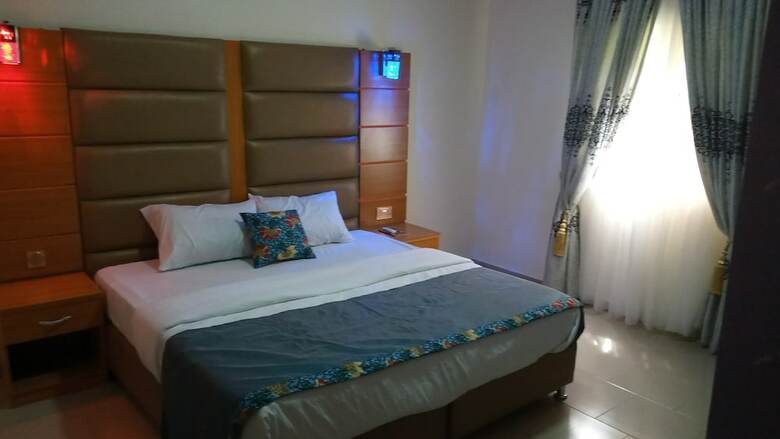De'bliss Gold Hotel & Suite