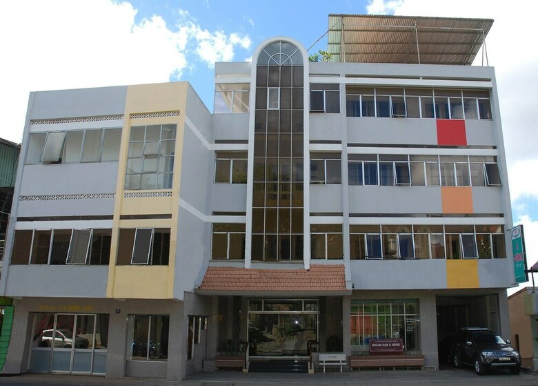 Hotel Khach San A Dong