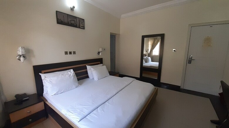 Hotel Top-notch Suites And Apartments