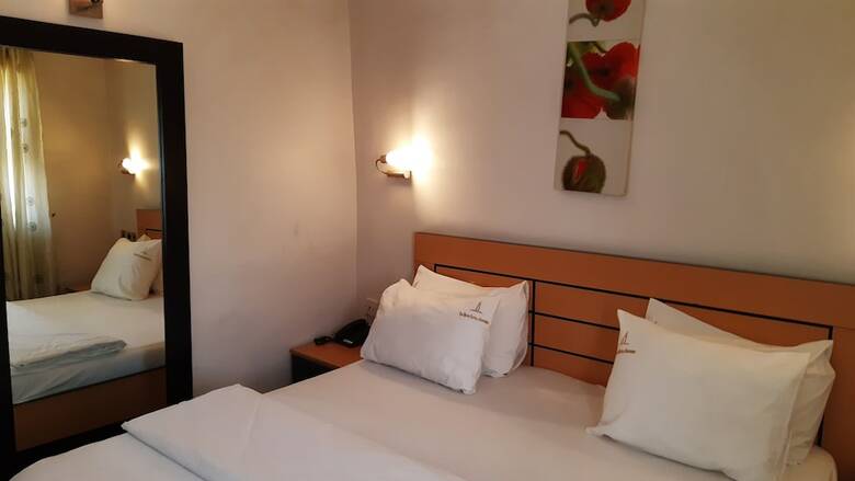 Hotel Top-notch Suites And Apartments