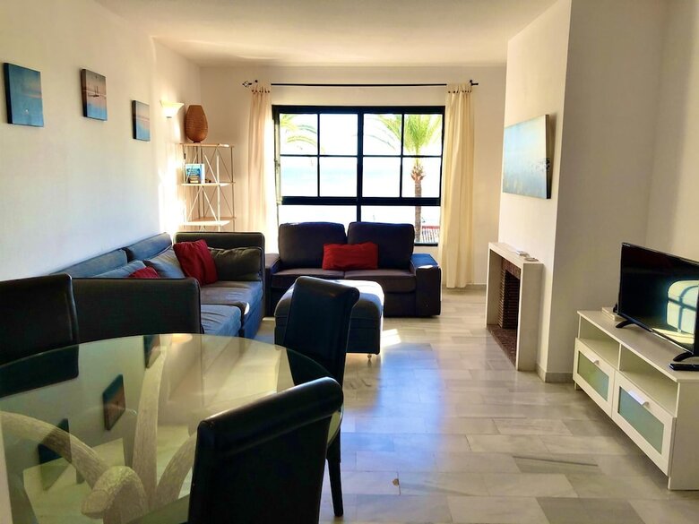 Do�a Lola Claudia Beachfront Apartment Cs197