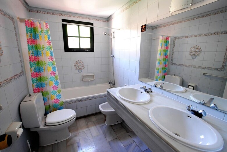 Do�a Lola Claudia Beachfront Apartment Cs197