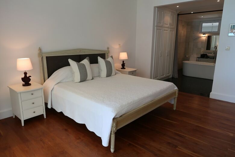 Hotel Criollo House