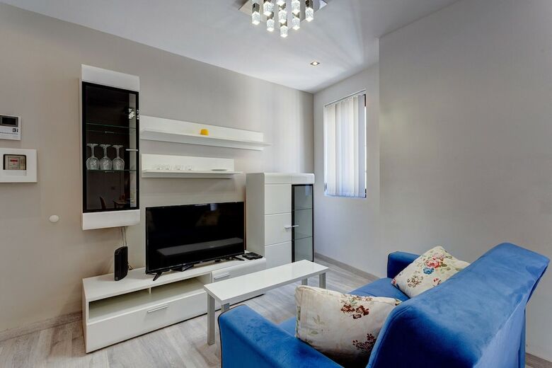 Modern Apartment Just Off The Promenade