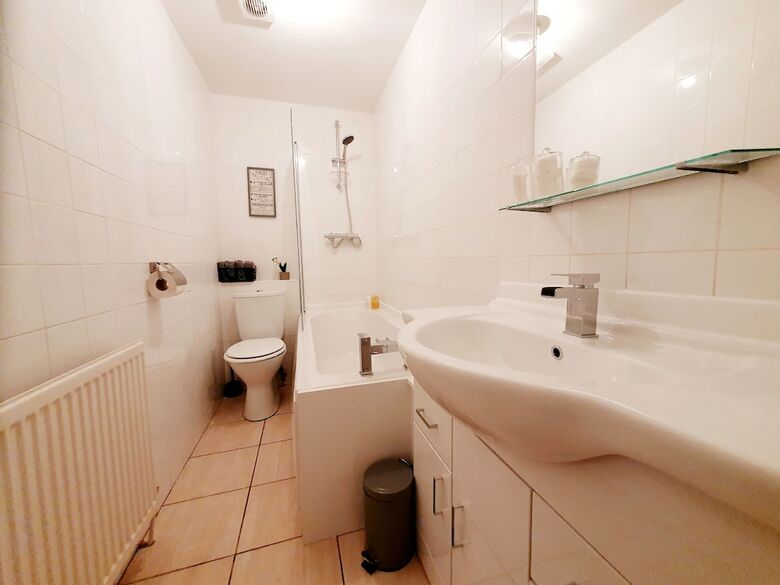 Klass Living - Station Apartment