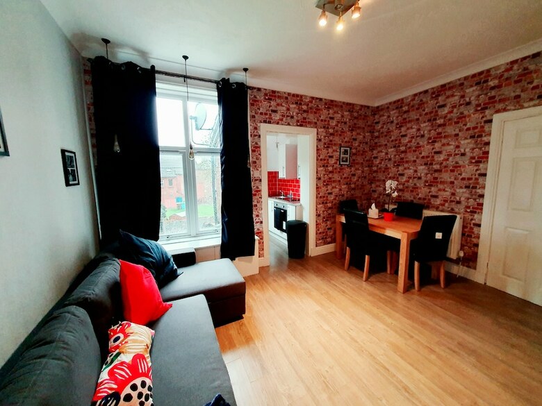 Klass Living - Station Apartment