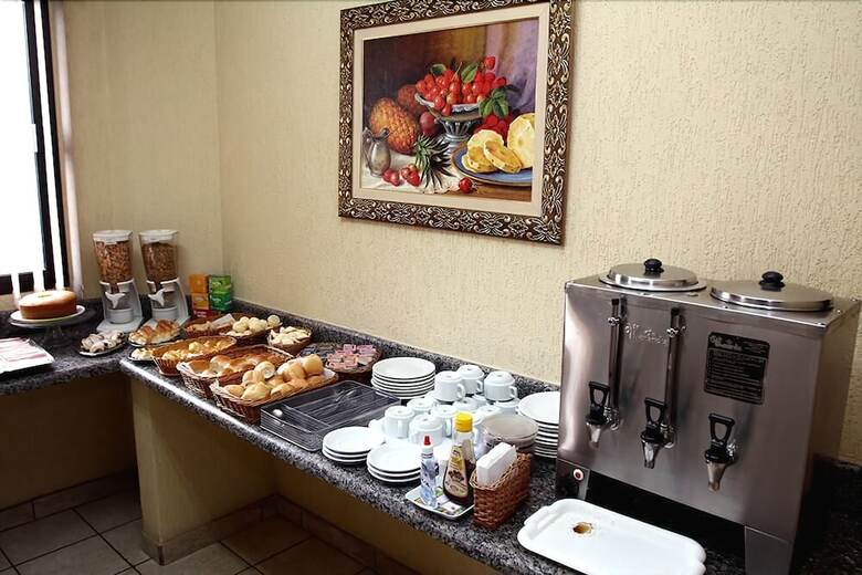 Oyo Center Hotel