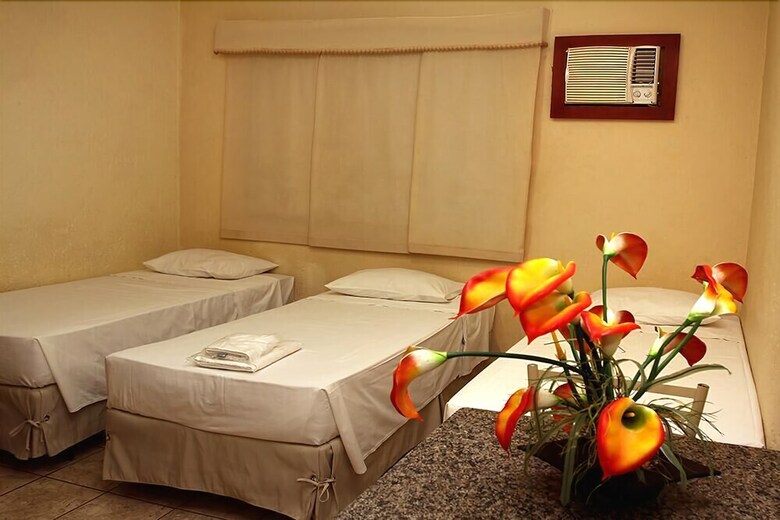 Oyo Center Hotel
