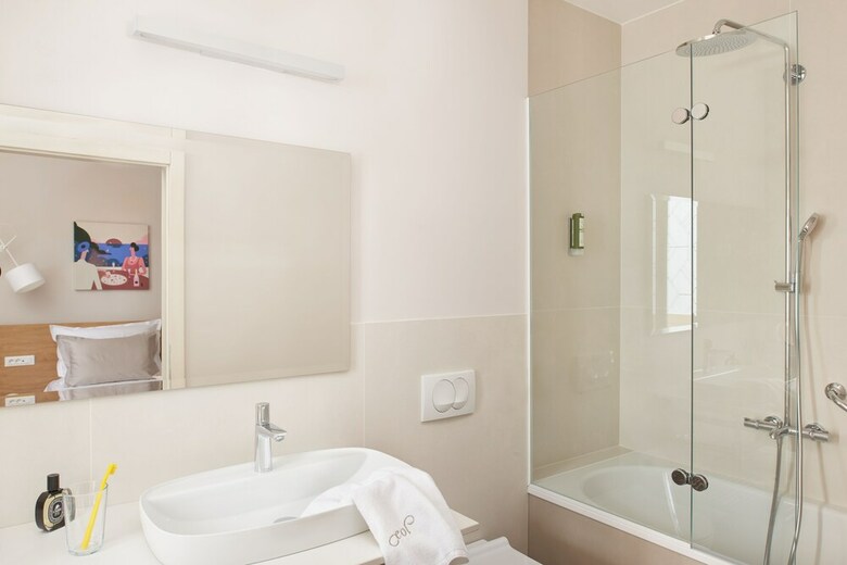 Eol Apartments