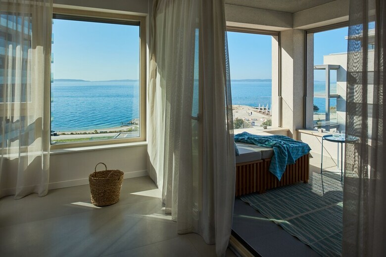 Eol Apartments