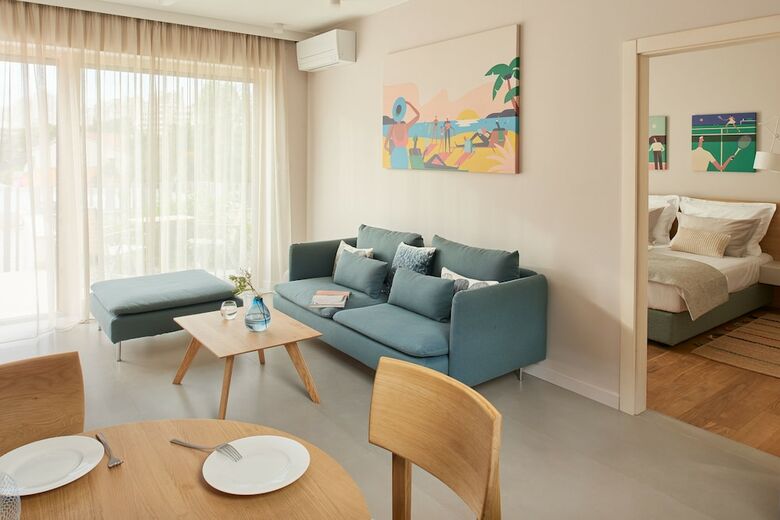 Eol Apartments