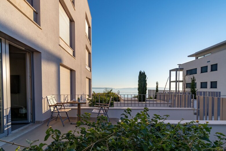 Eol Apartments