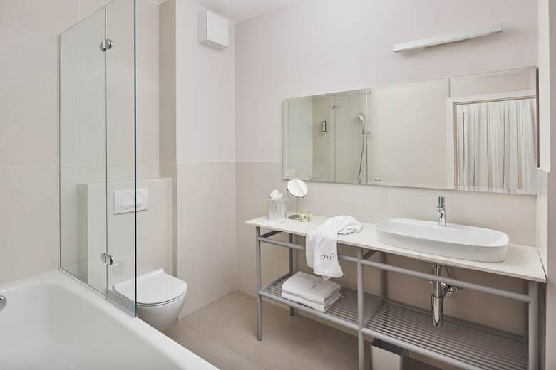 Eol Apartments