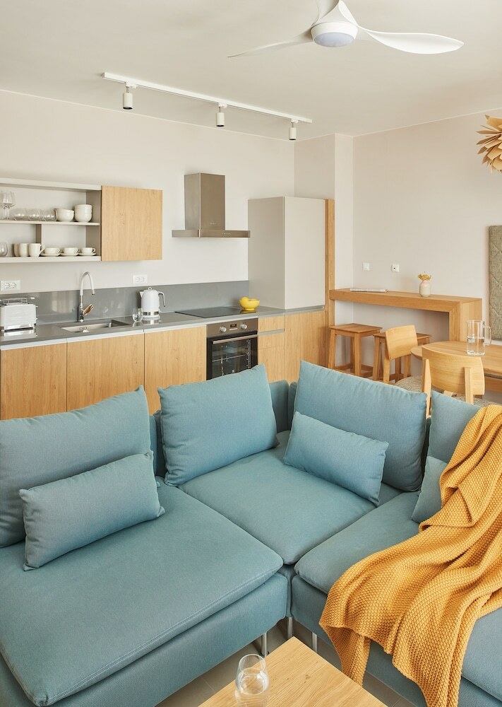 Eol Apartments
