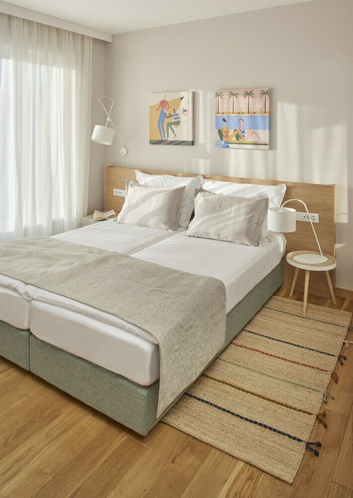 Eol Apartments
