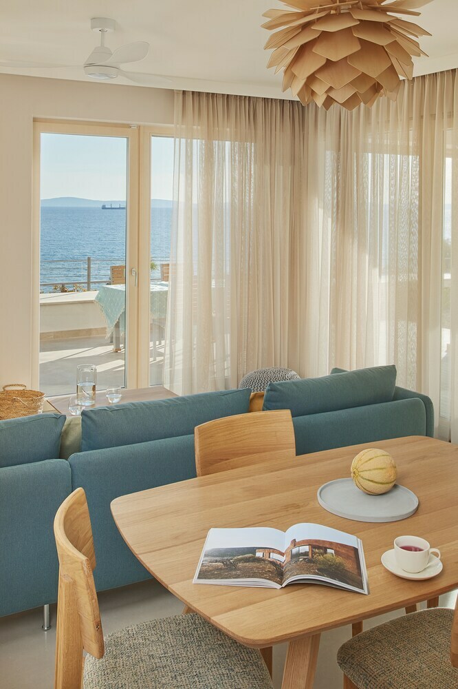 Eol Apartments