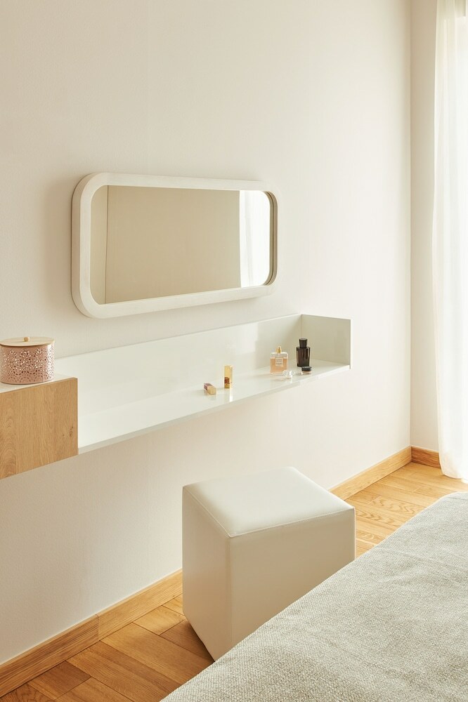 Eol Apartments