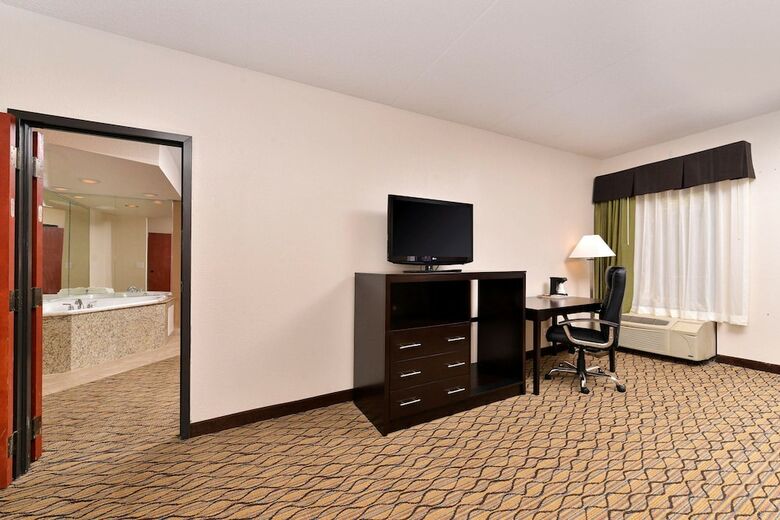 Hotel Quality Inn & Suites