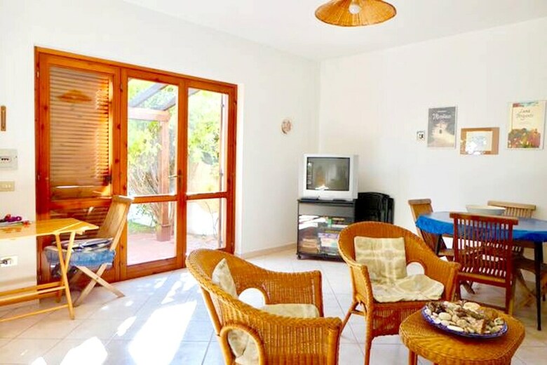Apartment With 3 Bedrooms In Cala Gonone