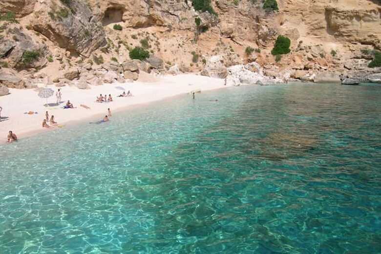 Apartment With 3 Bedrooms In Cala Gonone