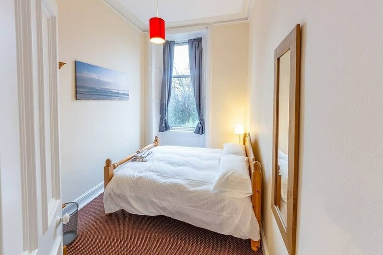 Incredible Victorian 4 Bedroom Apartment