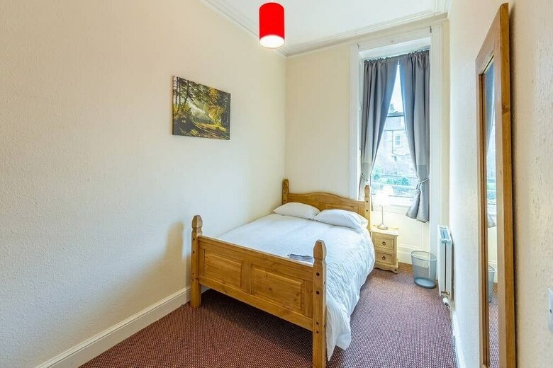 Incredible Victorian 4 Bedroom Apartment