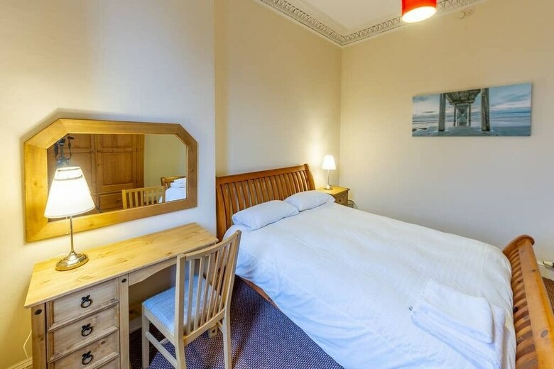 Incredible Victorian 4 Bedroom Apartment