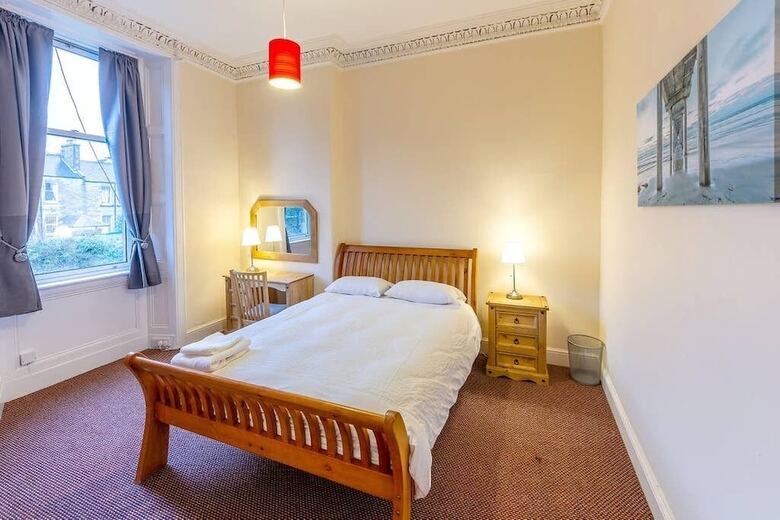 Incredible Victorian 4 Bedroom Apartment