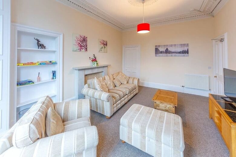 Incredible Victorian 4 Bedroom Apartment