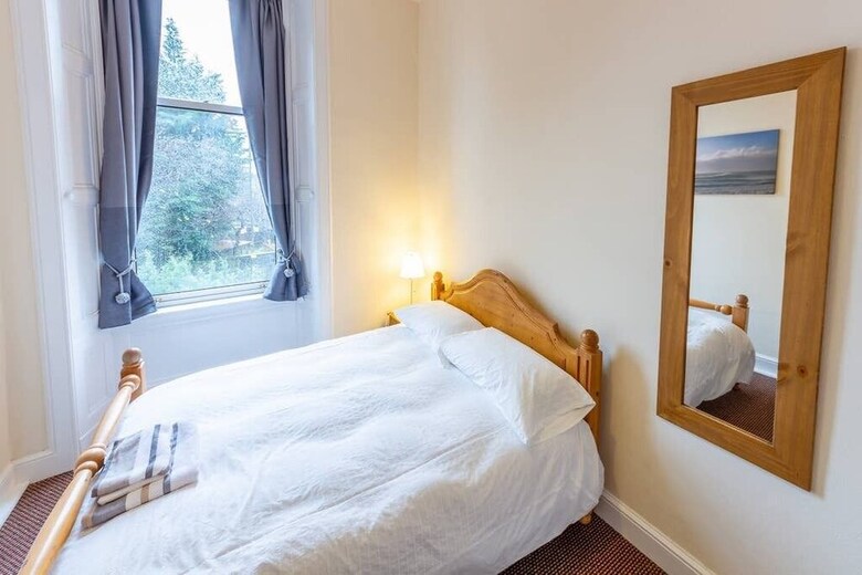 Incredible Victorian 4 Bedroom Apartment