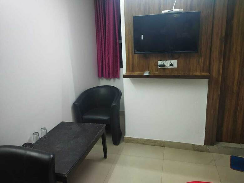 Adb Rooms Hotel Noratan Palace