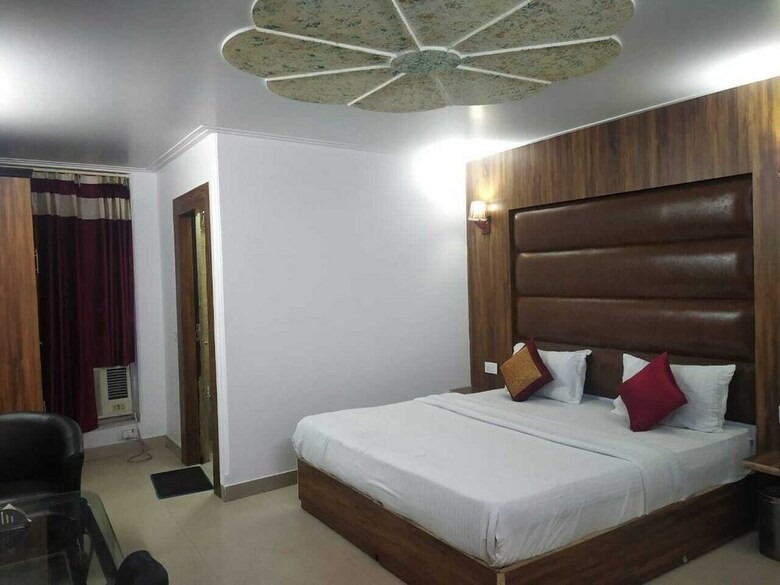 Adb Rooms Hotel Noratan Palace