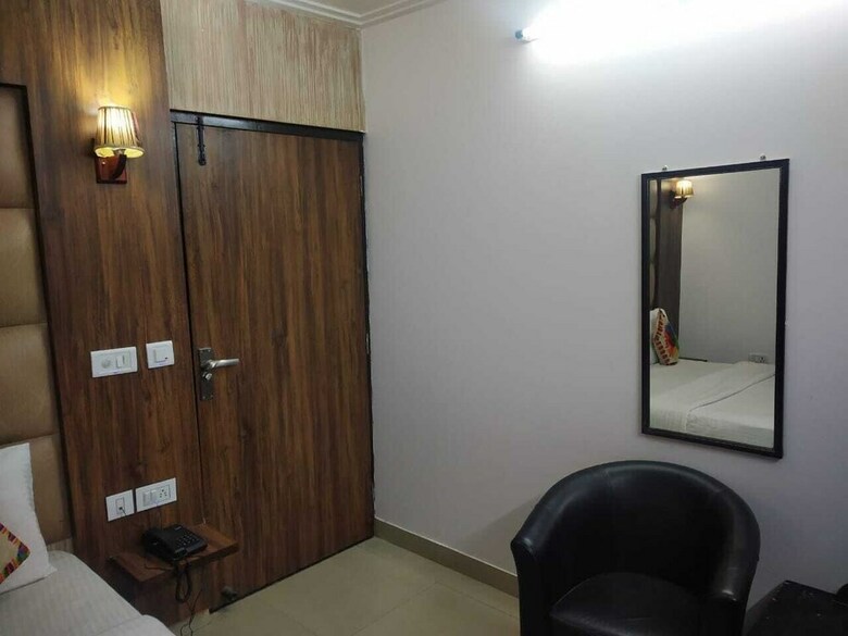 Adb Rooms Hotel Noratan Palace